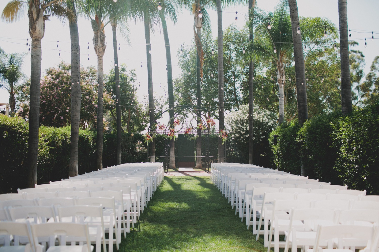 modern-garden-chic-summer-wedding-at