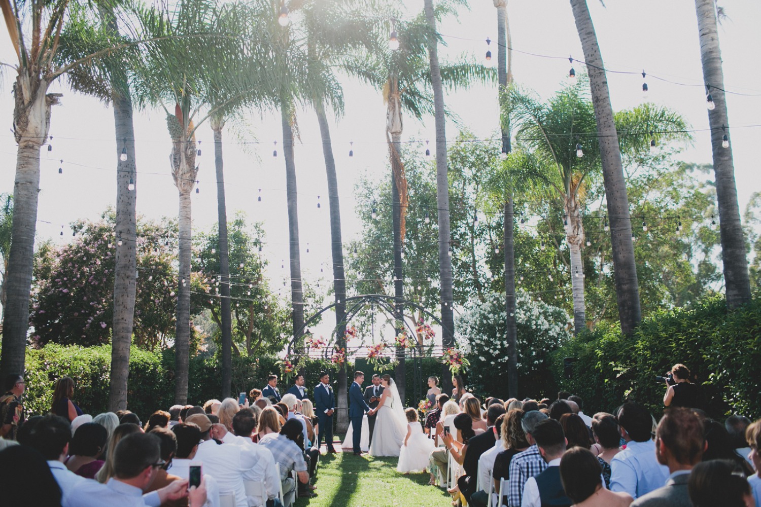 modern-garden-chic-summer-wedding-at