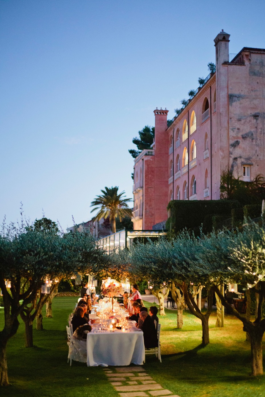 wedding reception in a romantic Italian garden