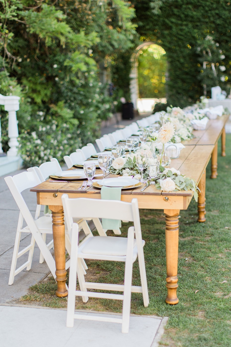 family style seating wedding party table