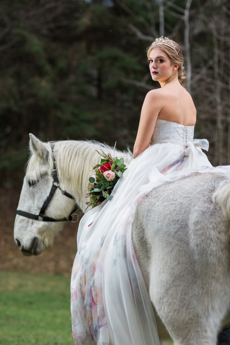 wedding horse and regal boho bride