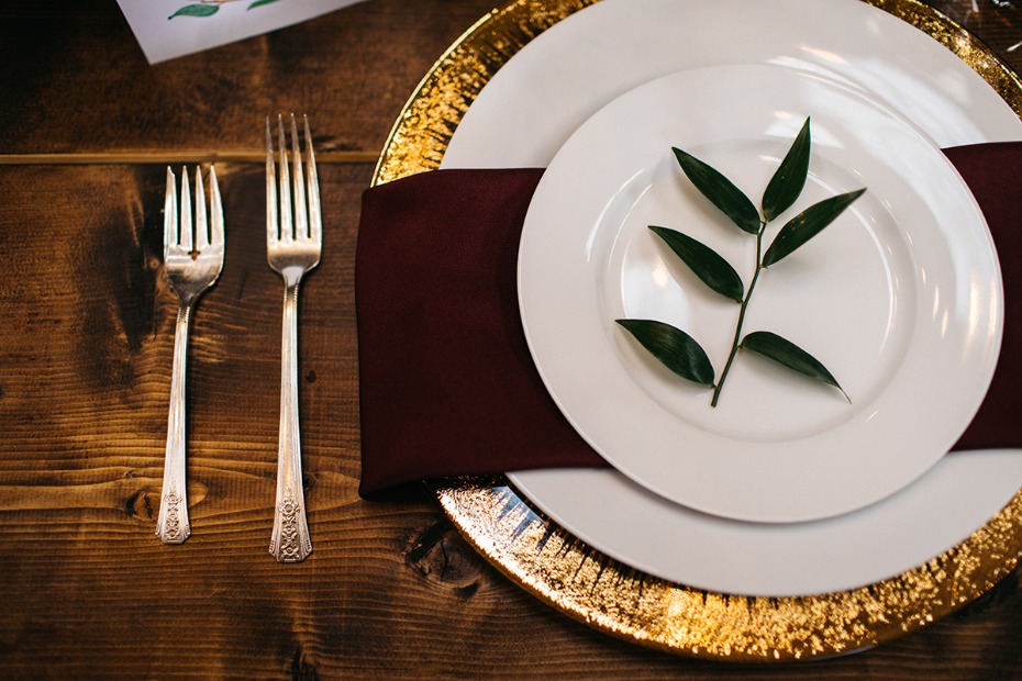 late fall wedding place setting with deep burgundy and gold accents