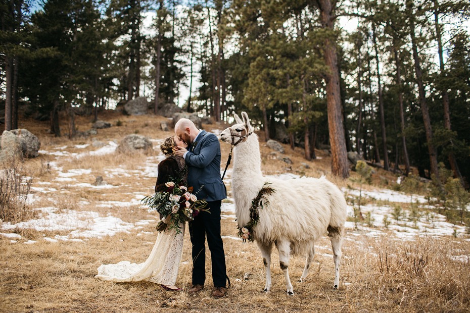 wedding kiss for your rustic chic wedding day