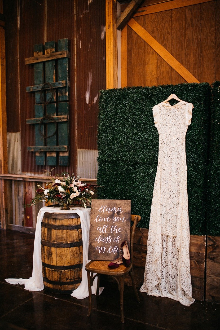 getting ready for your rustic chic late fall wedding