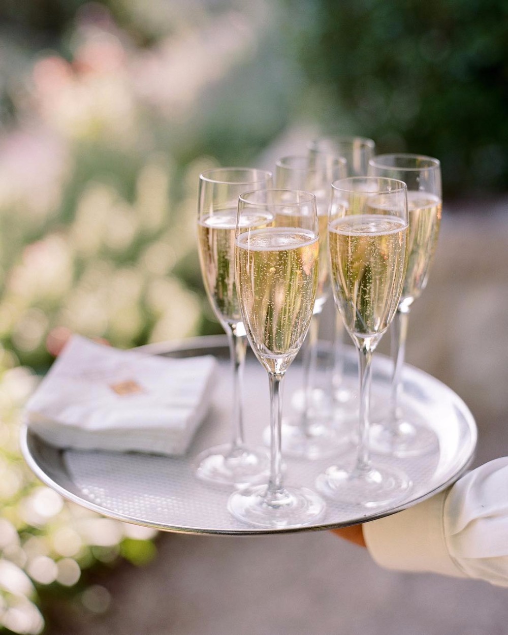 seven-things-good-wedding-guests-do2