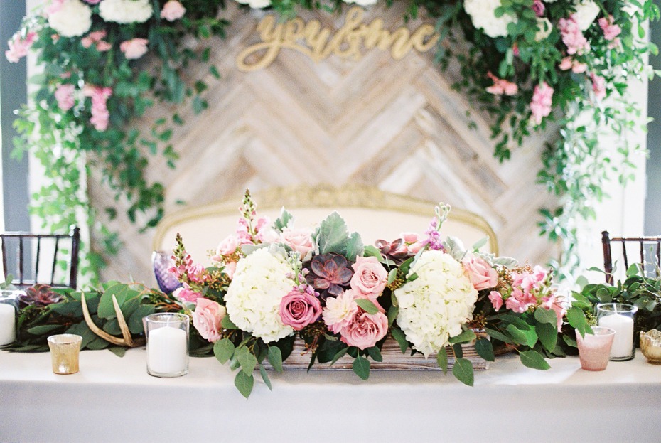 Romantic wedding centerpiece with pink and white flowers