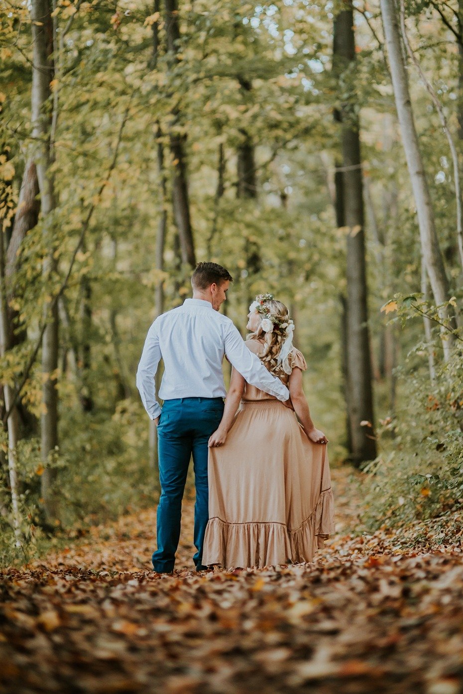 sweet engagement photo ideas for the fall