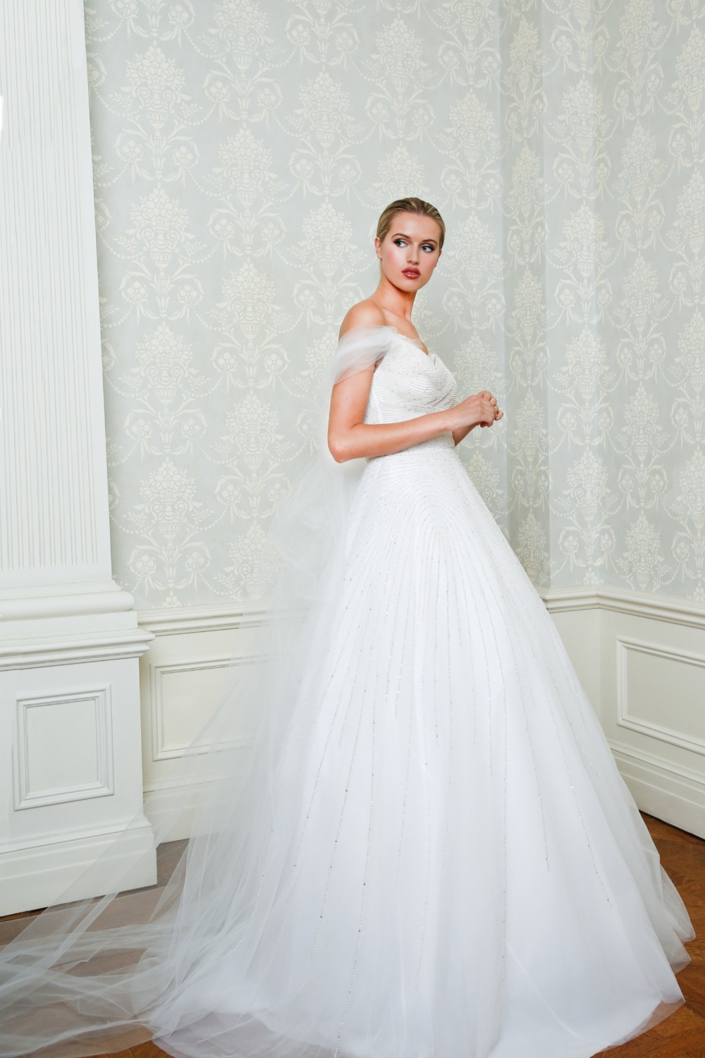cristina-ottaviano-bridal-look-1-side-view
