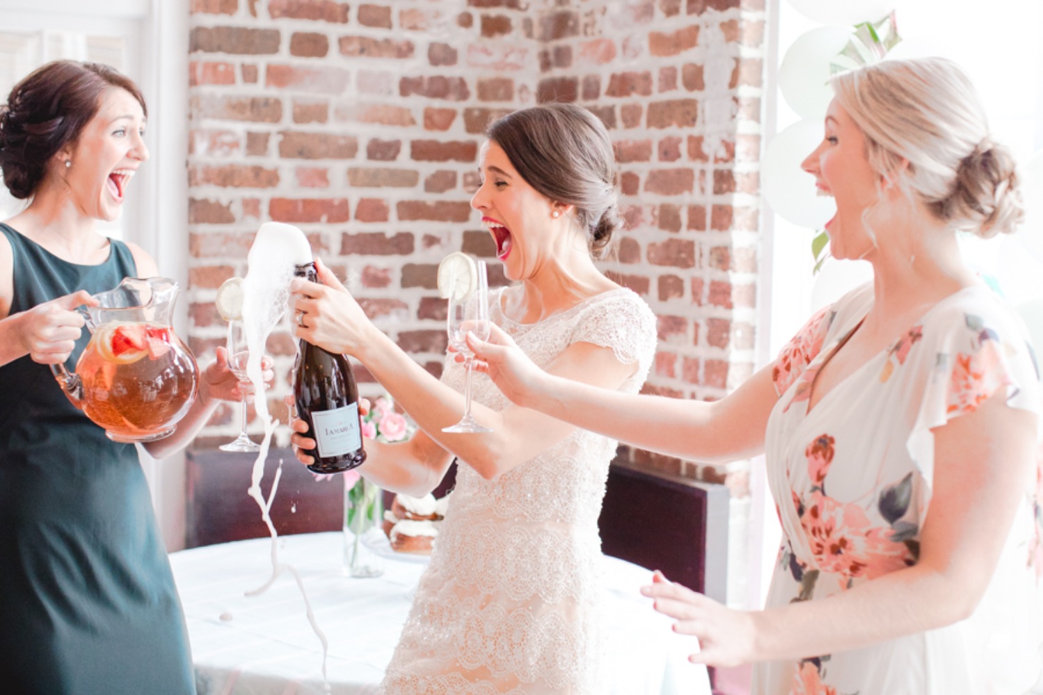 howtohaveamoderntropicalbohochicweddingday27