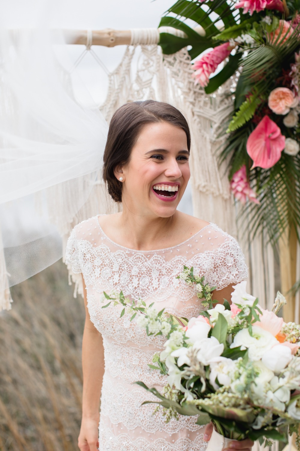 howtohaveamoderntropicalbohochicweddingday54