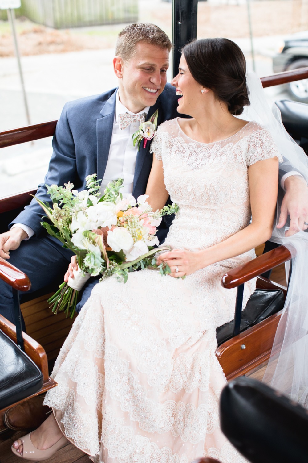 howtohaveamoderntropicalbohochicweddingday57