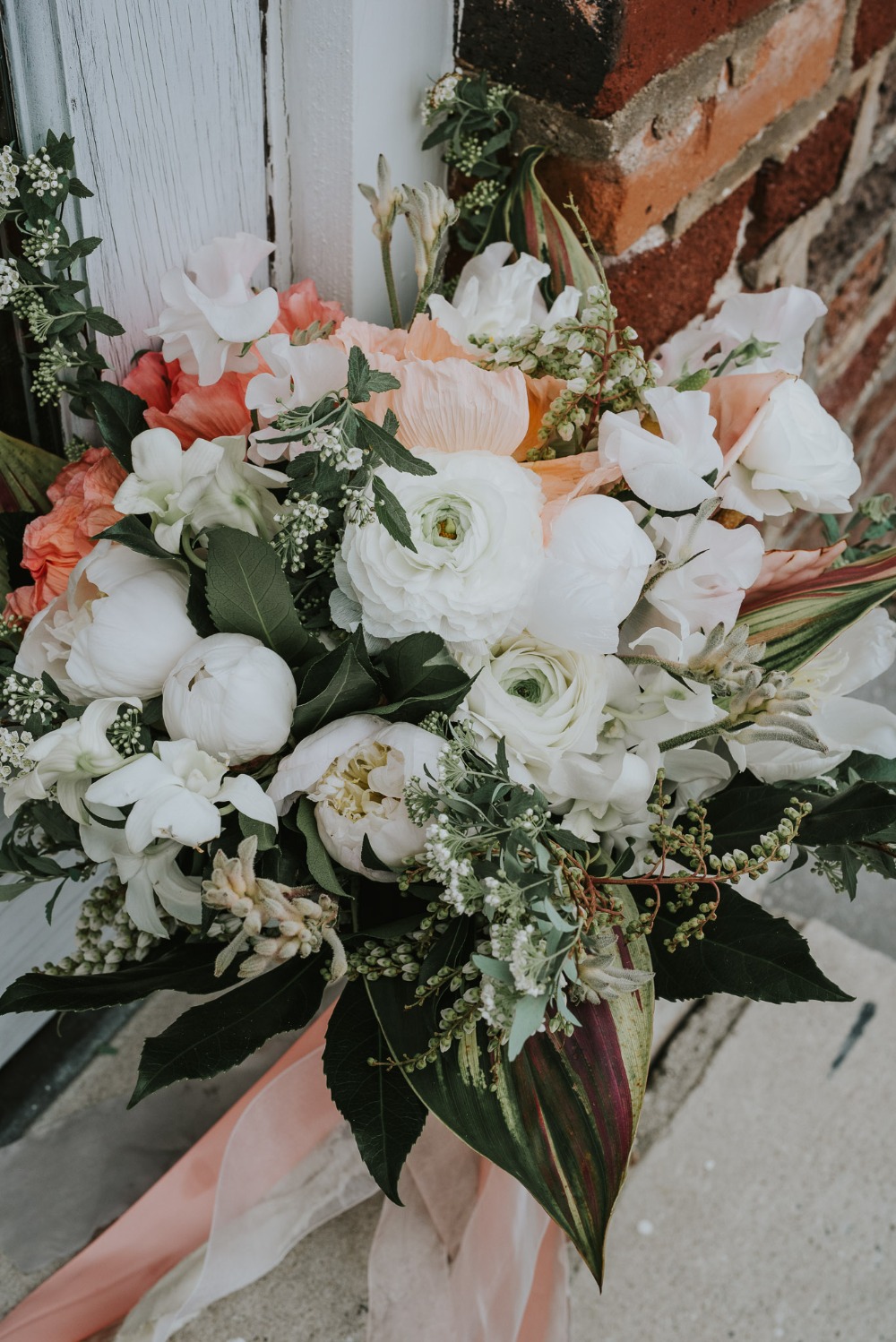 howtohaveamoderntropicalbohochicweddingday73