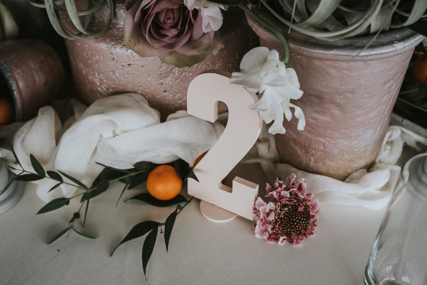 howtohaveamoderntropicalbohochicweddingday98