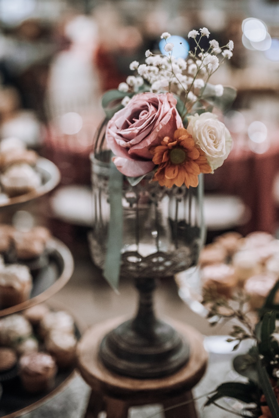 boho chic wedding cake table decor idea