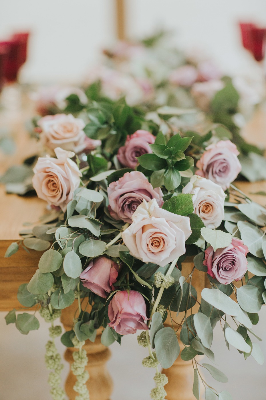 roses and greenery garland centerpiece