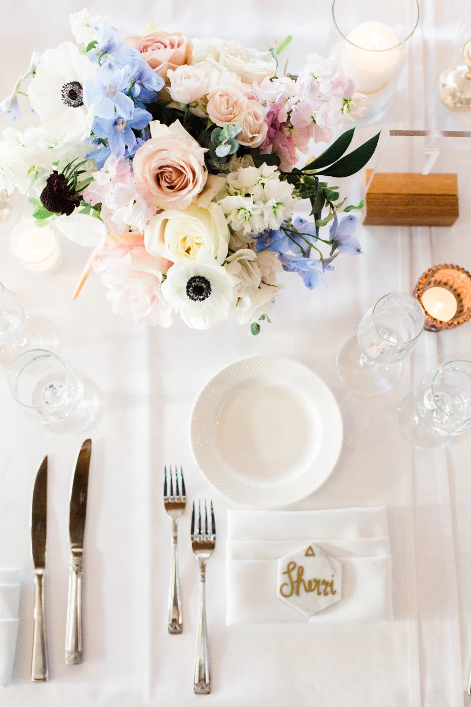 Beautiful and simple place setting