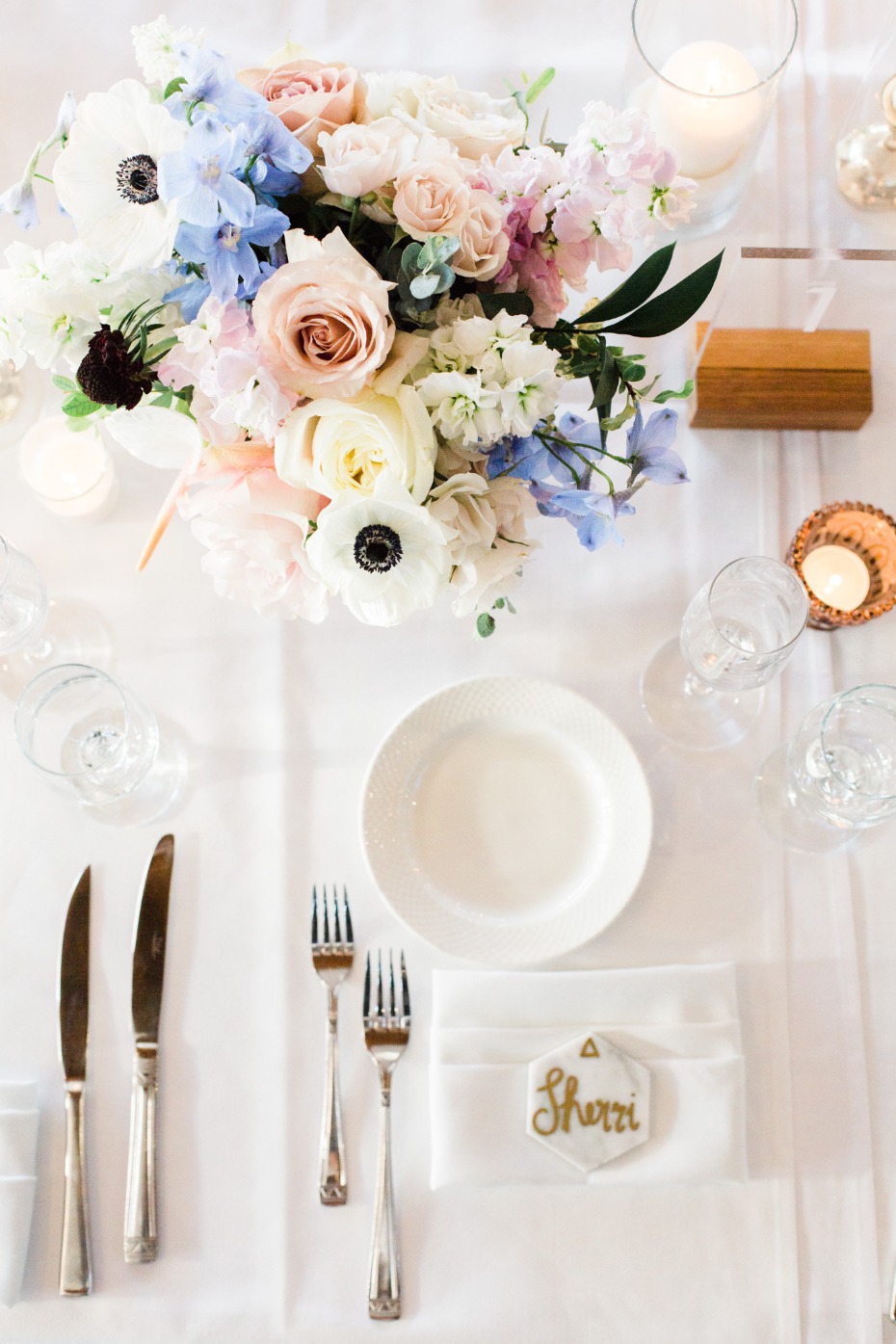 Elegant wedding table setting with floral centerpiece and place setting