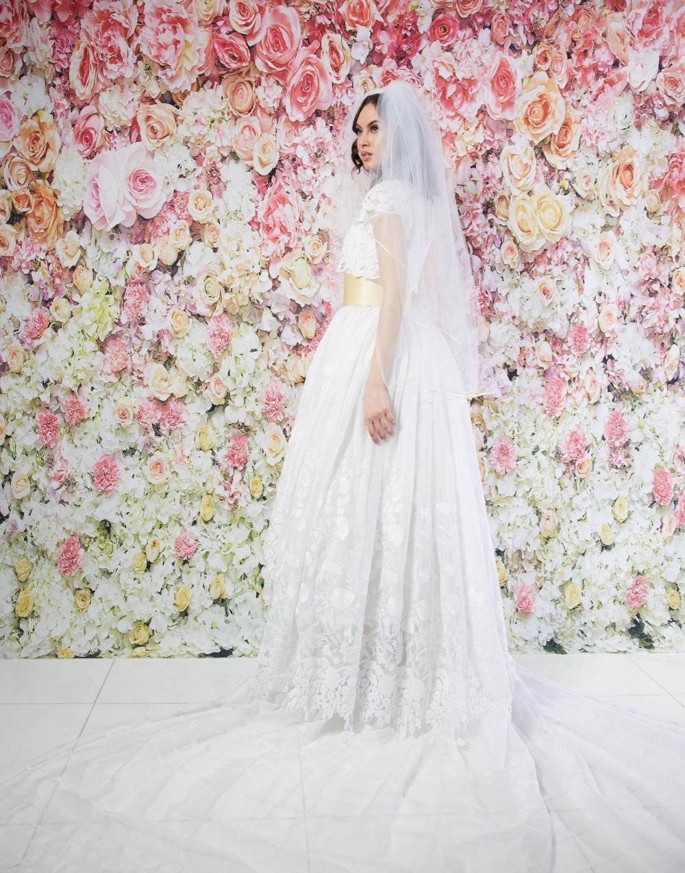 randi-rahm_eden-dresswvail_b