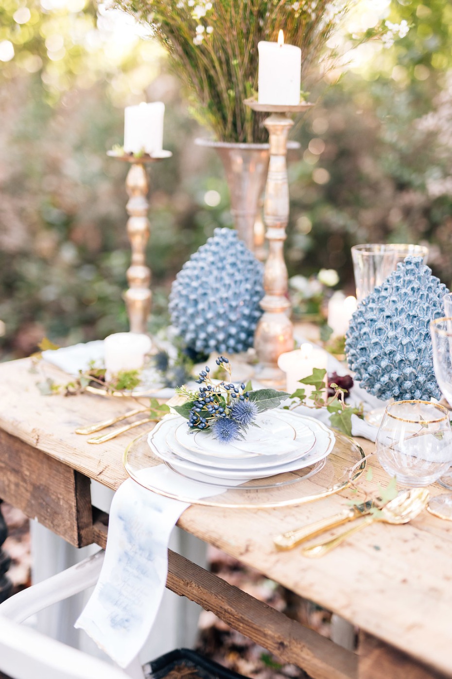 blue and gold wedding table decor