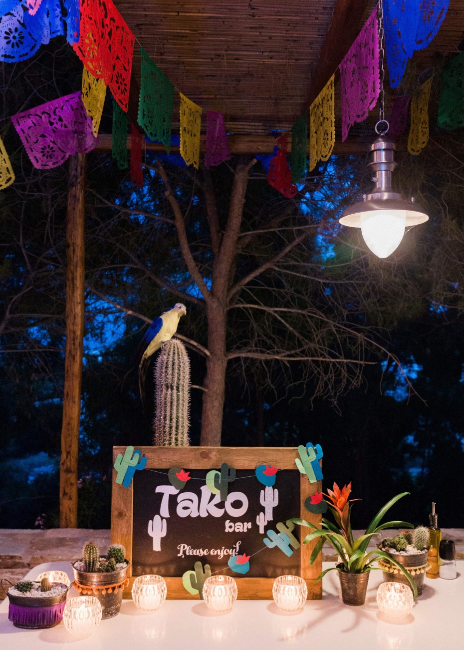 Tako bar sign