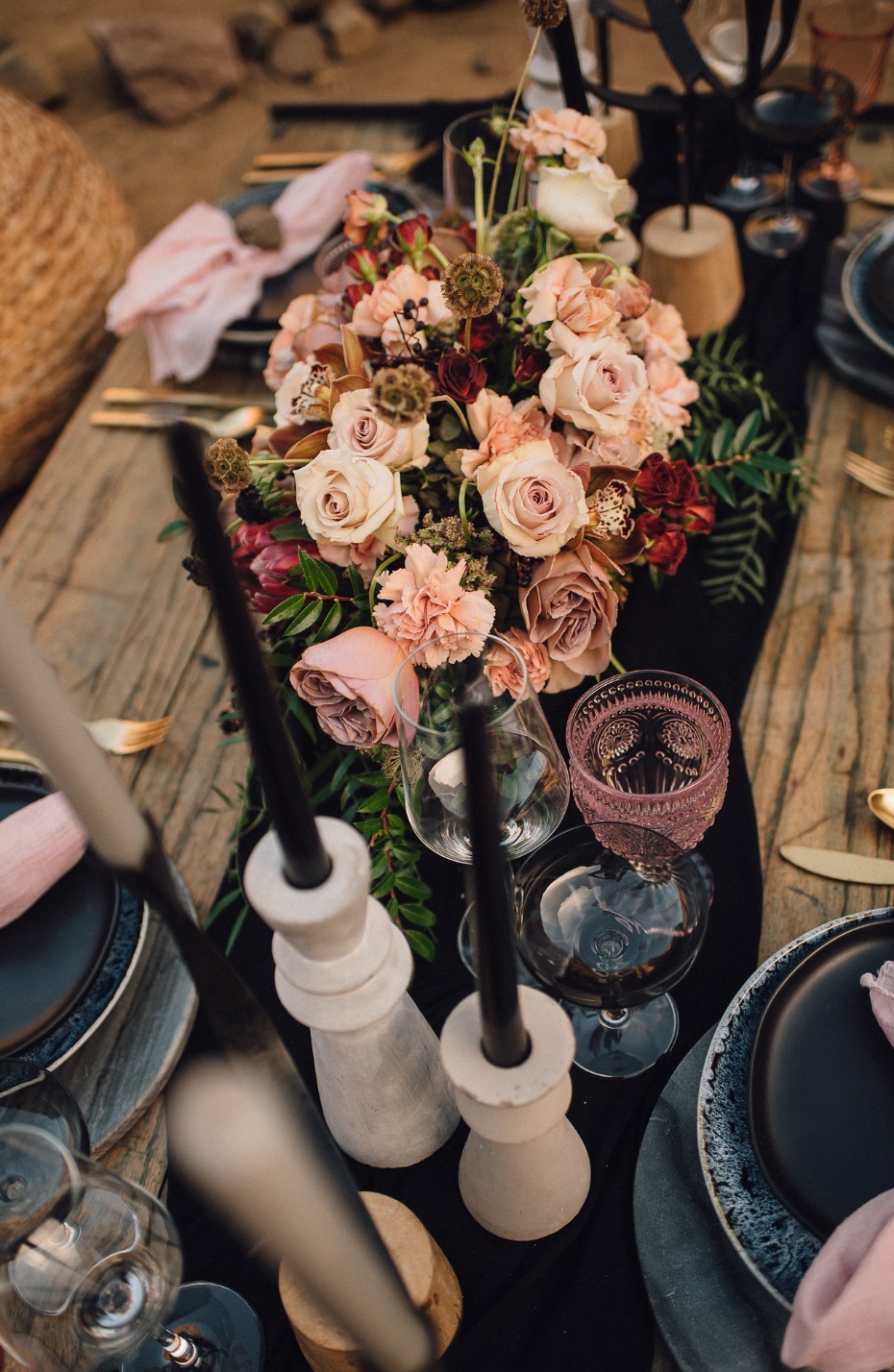Dusty pink and black table decor