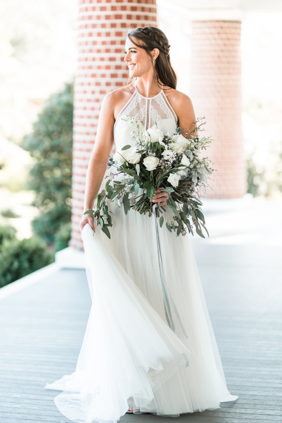 Boho chic bridal look and bouquet