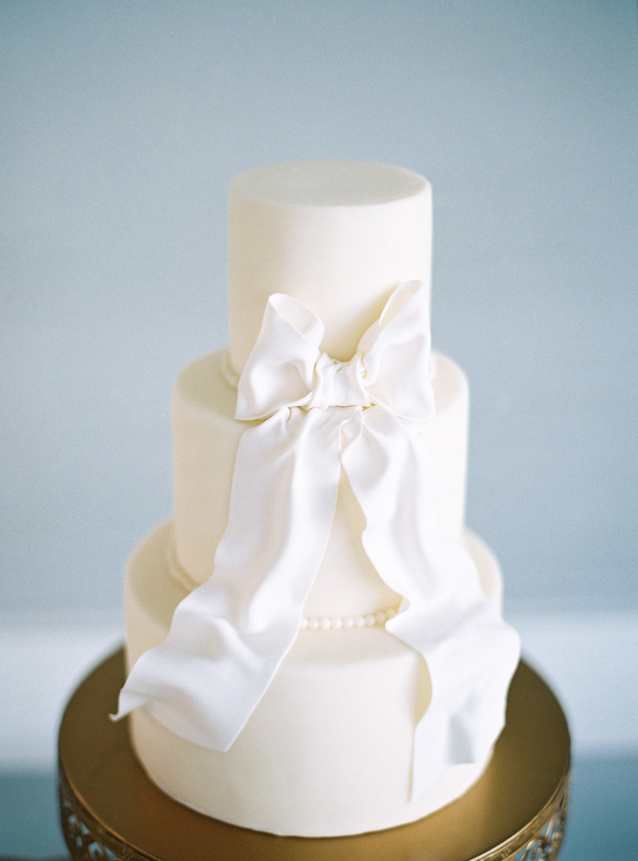 White wedding cake with fondant bow