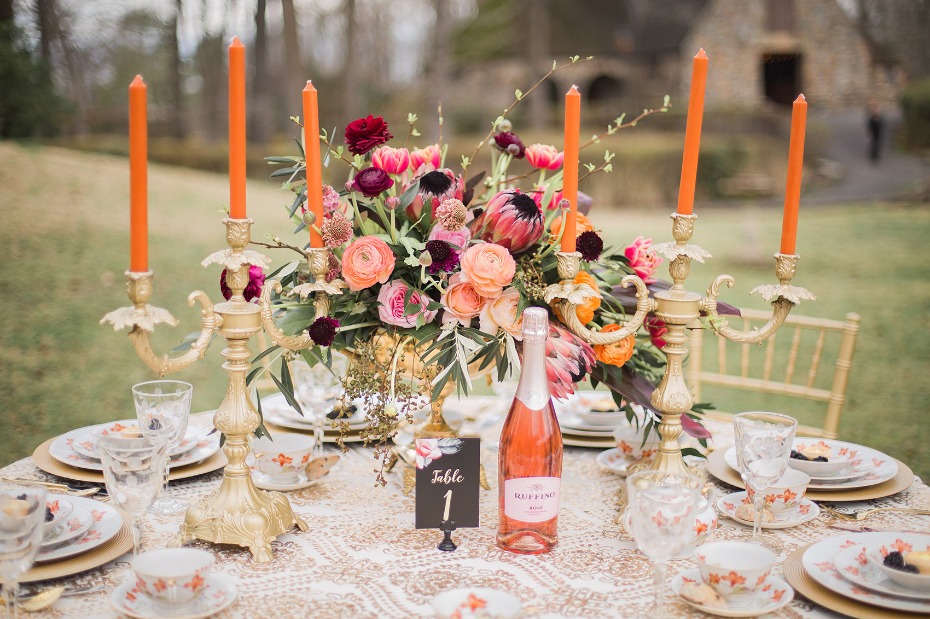 Colorful gold table decor