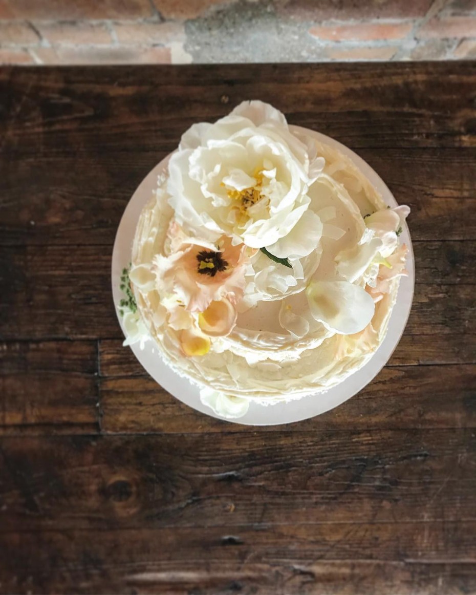 Ivory cake with cream frosting and floral decorations