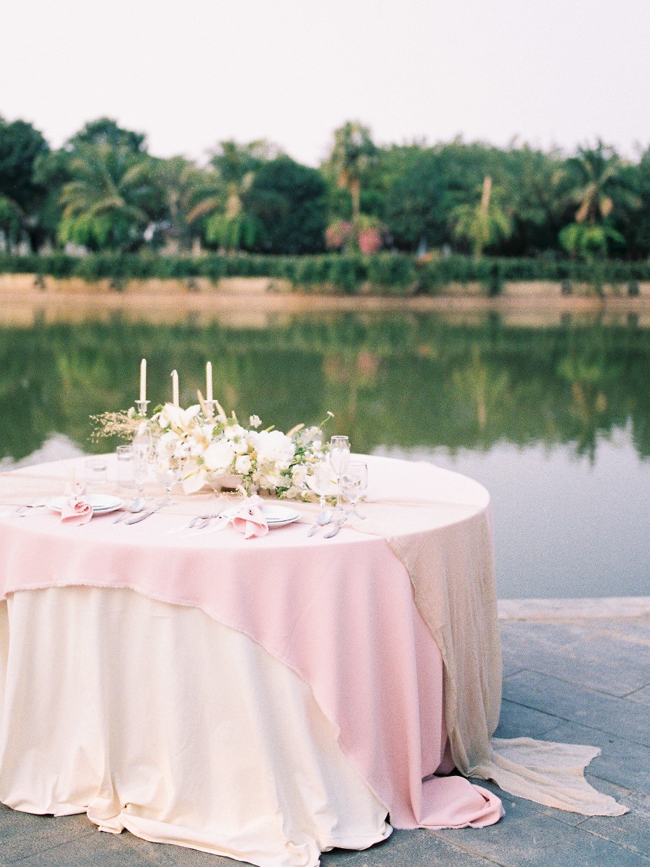 Waterfront sweetheart table for two