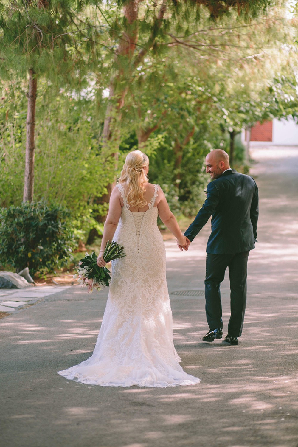 glam-garden-wedding-with-a-white-and
