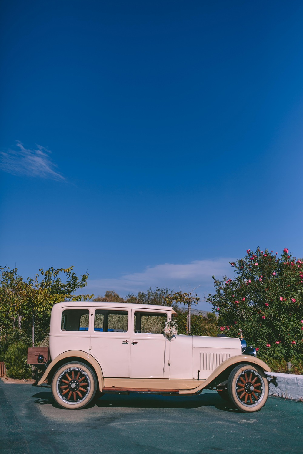 glam-garden-wedding-with-a-white-and