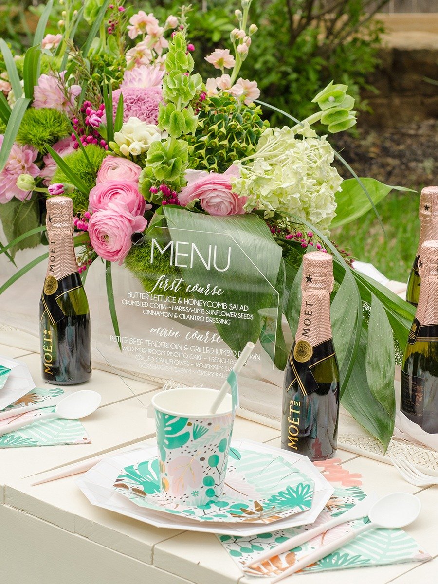 How To Bring A Tropical Paradise To Your Bridal Shower