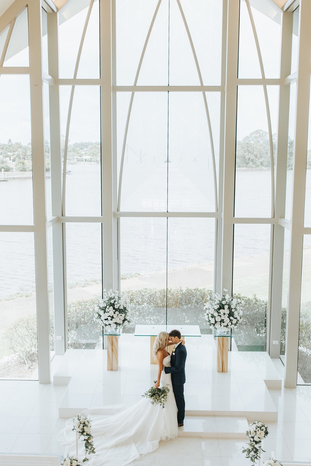 how-to-have-an-all-white-wedding-on
