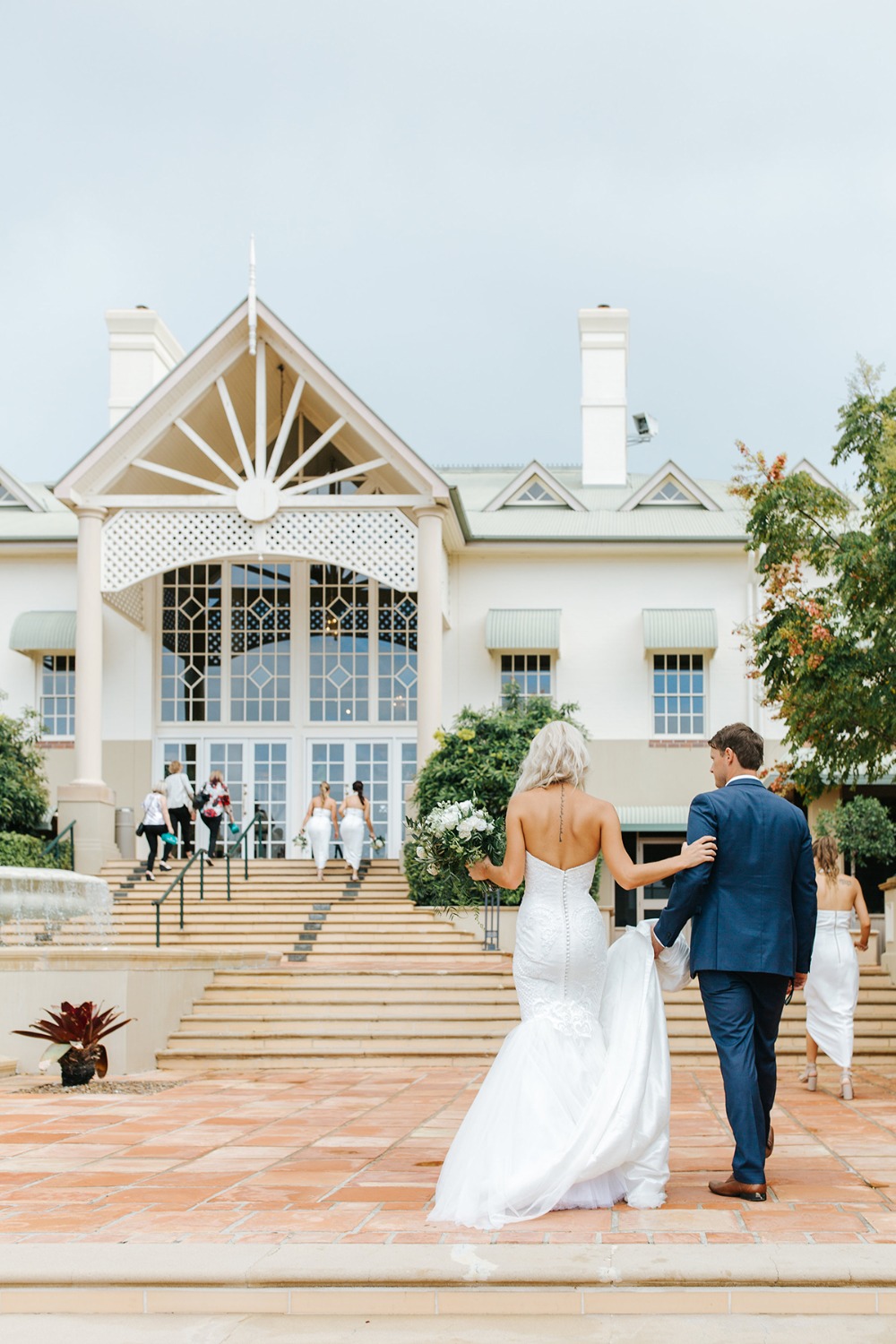 how-to-have-an-all-white-wedding-on