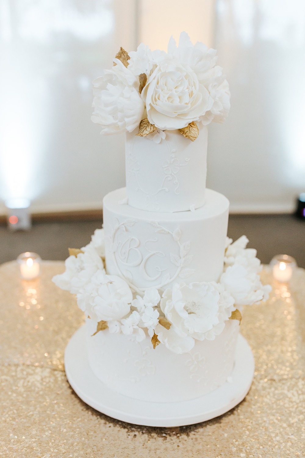 how-to-have-an-all-white-wedding-on