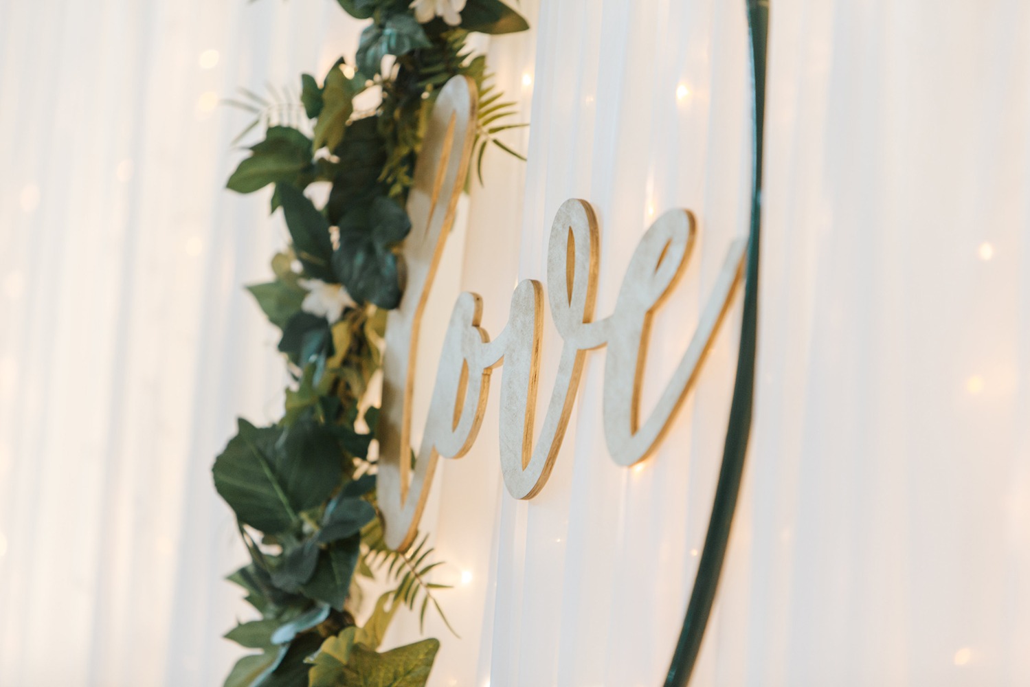 how-to-have-an-all-white-wedding-on