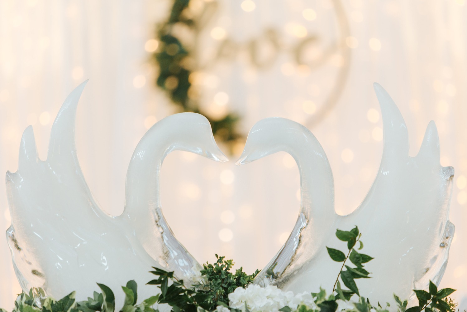 how-to-have-an-all-white-wedding-on