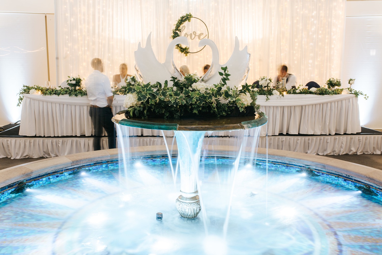 how-to-have-an-all-white-wedding-on