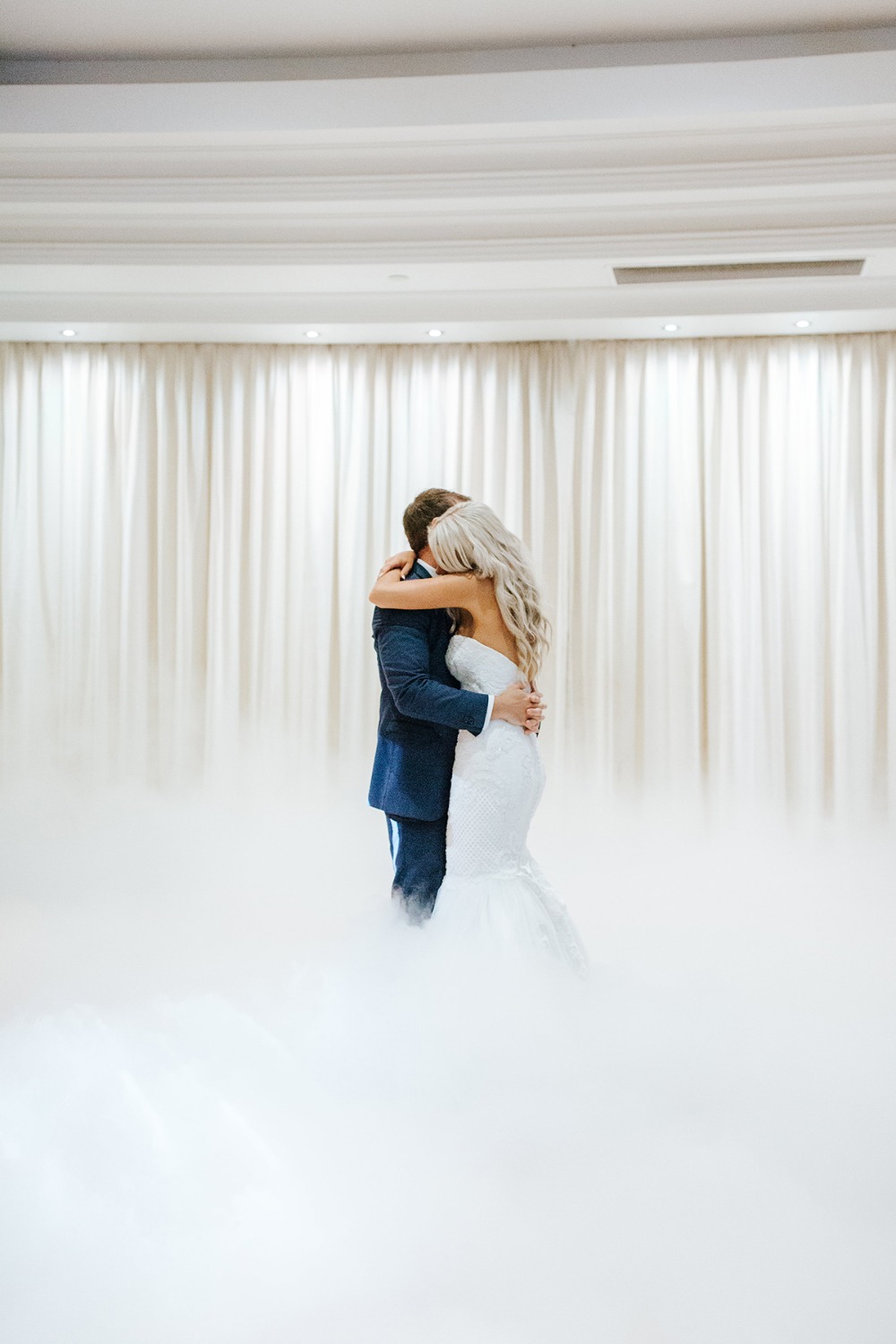 how-to-have-an-all-white-wedding-on