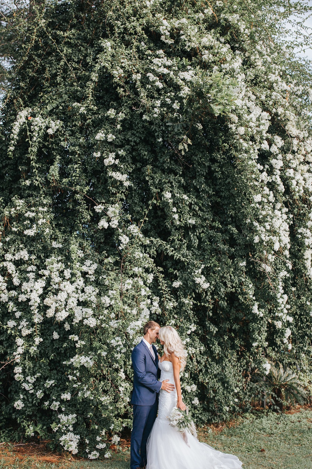 how-to-have-an-all-white-wedding-on