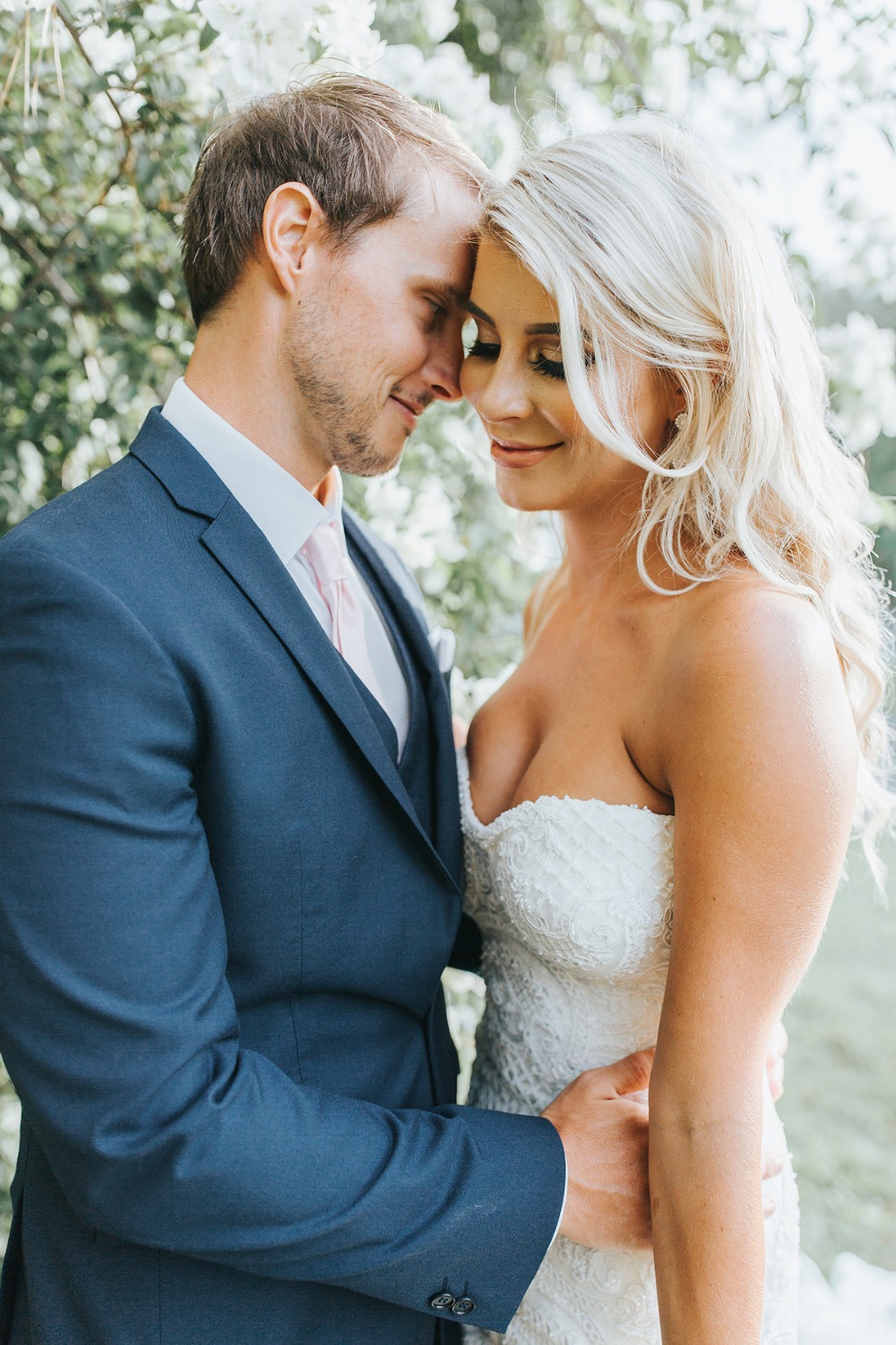 how-to-have-an-all-white-wedding-on