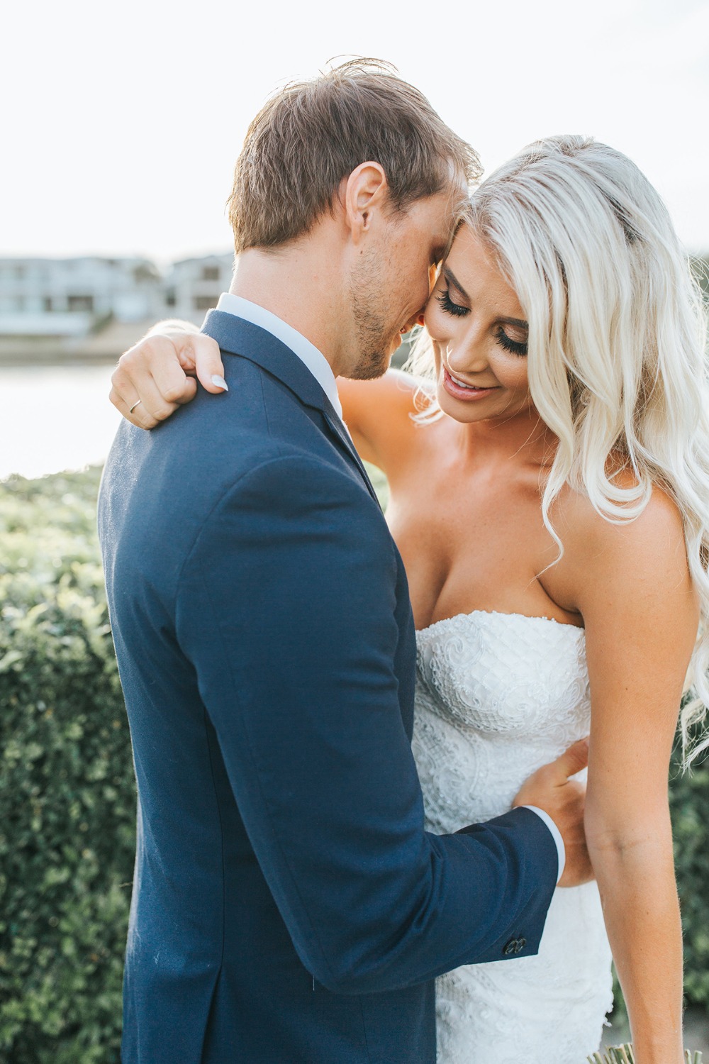 how-to-have-an-all-white-wedding-on