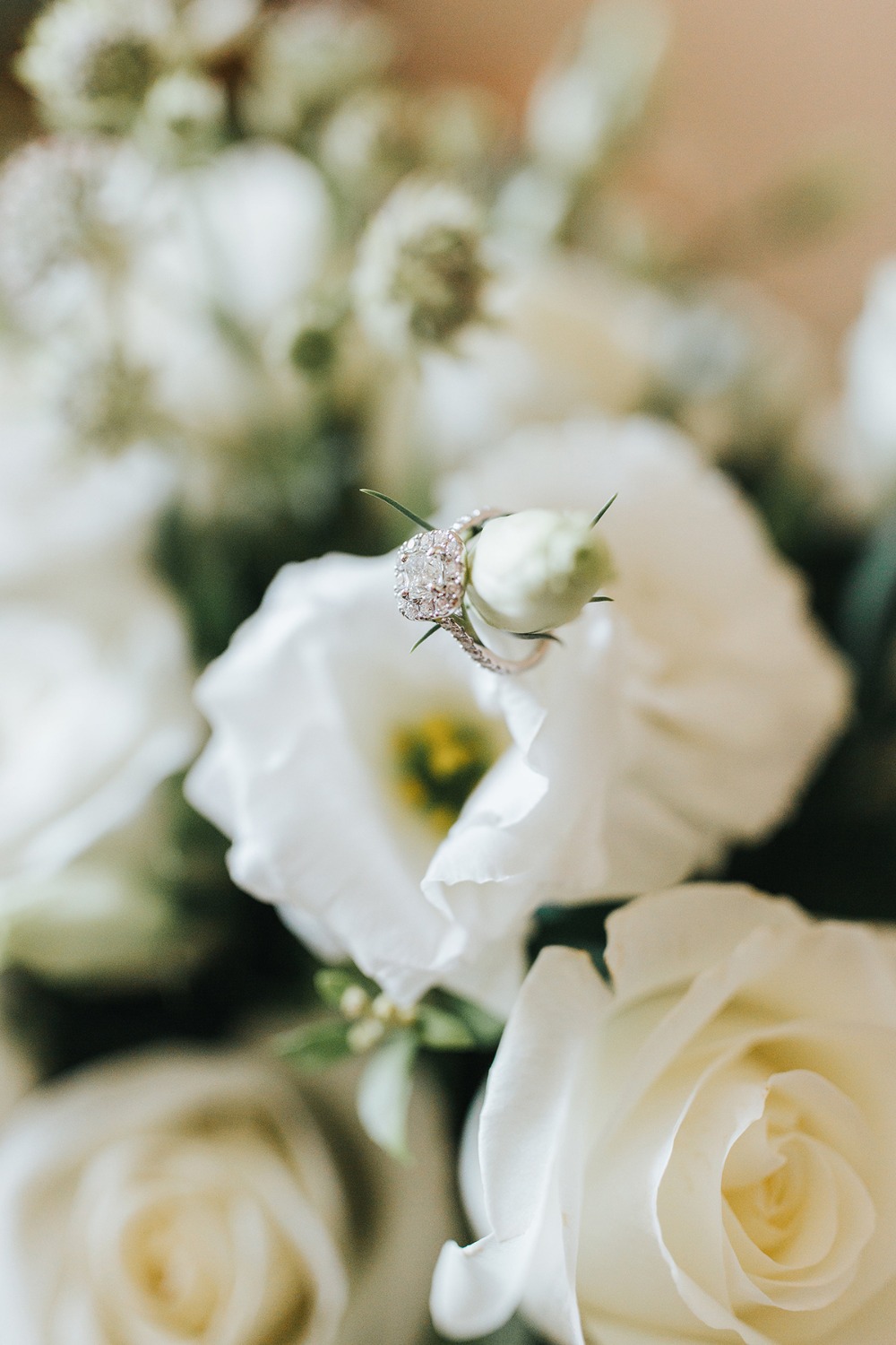 how-to-have-an-all-white-wedding-on