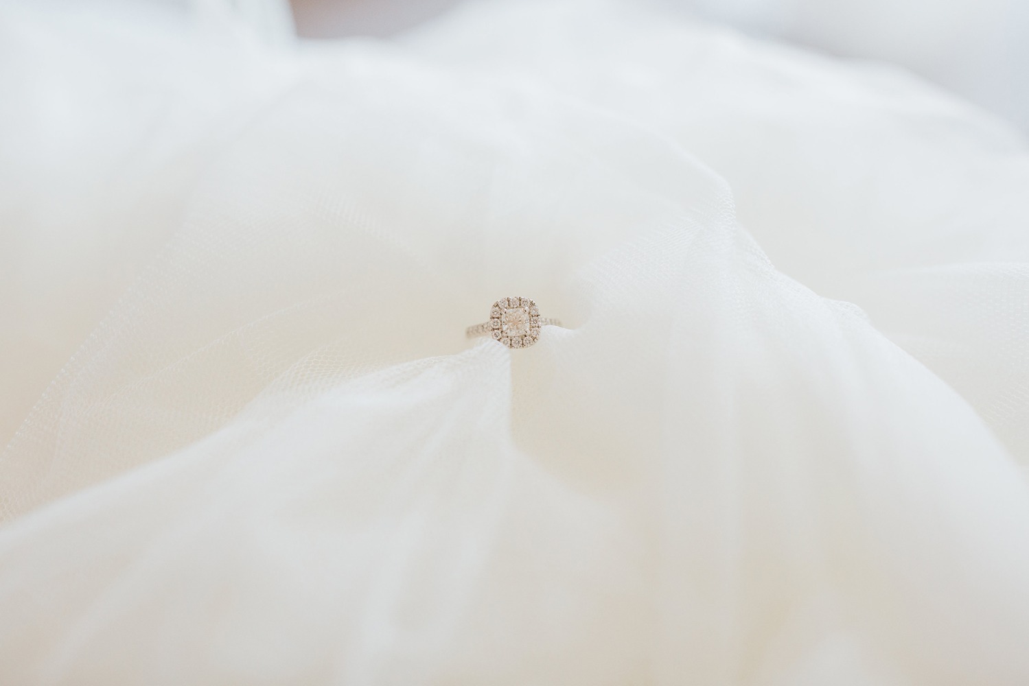 how-to-have-an-all-white-wedding-on