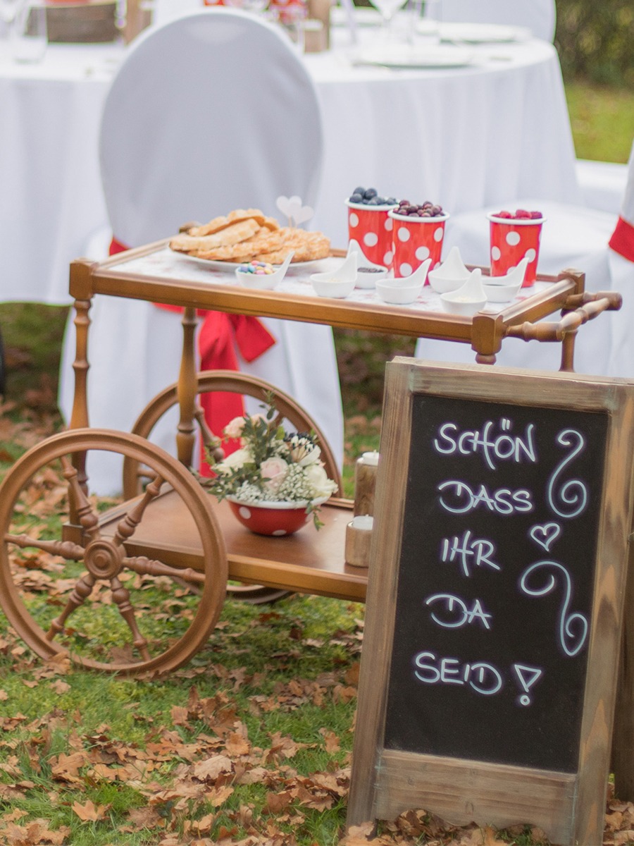 How To Have The Cutest Little Waffle Bar Ever At Your Wedding