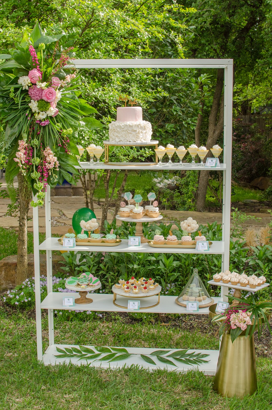 cake and dessert shelf display