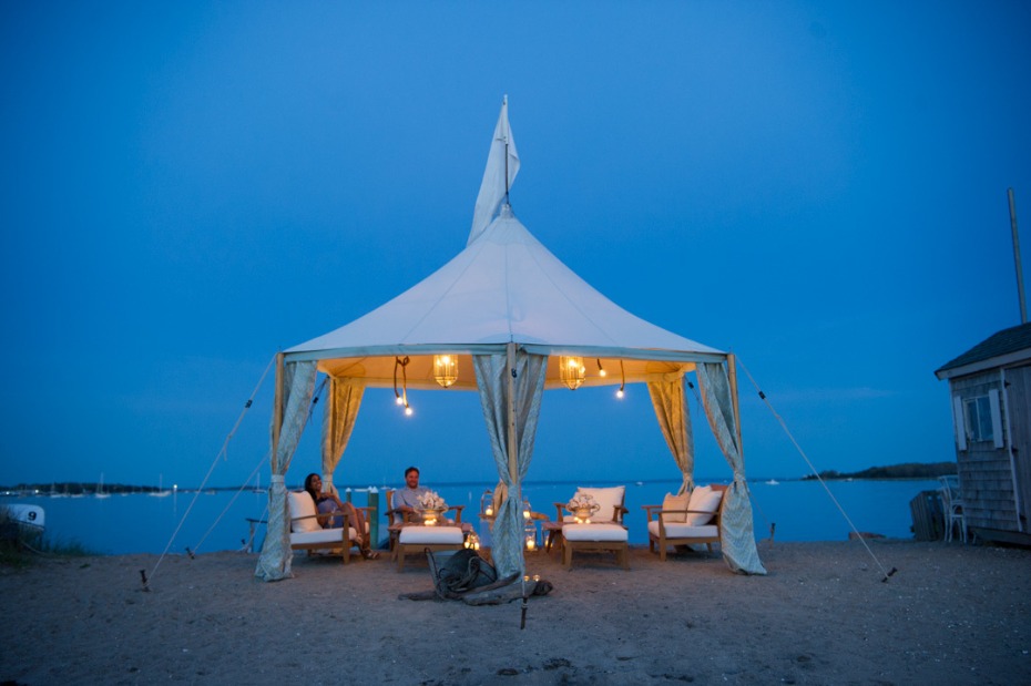 beach lounge tent