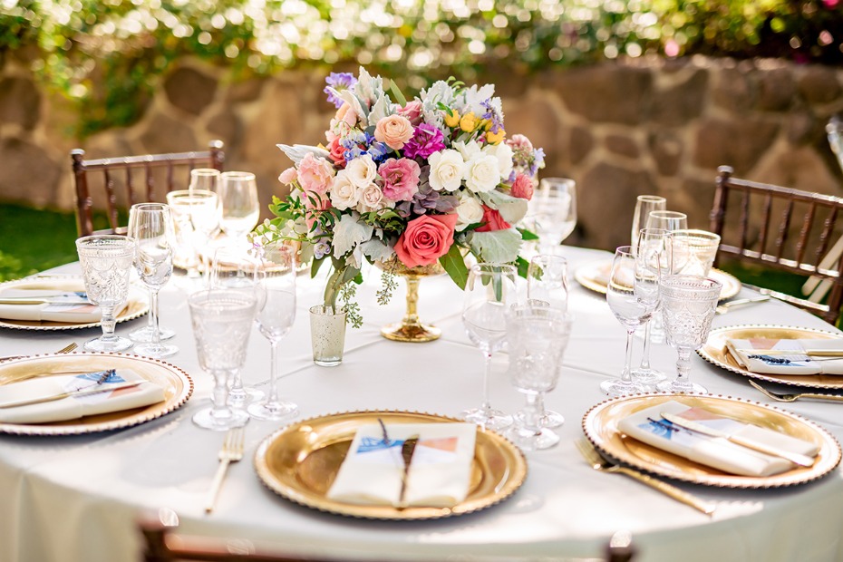 glam gold table decor