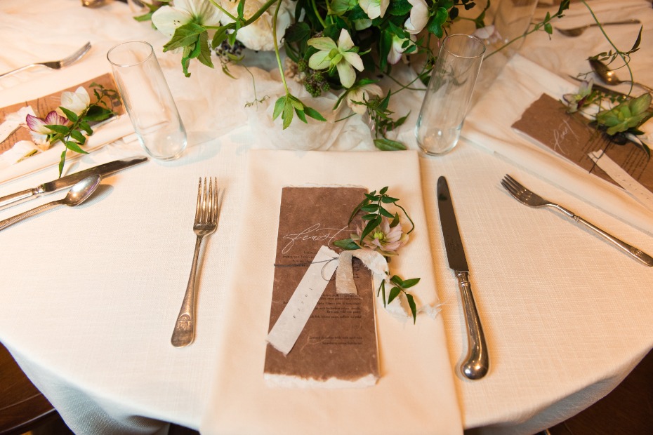 white and gold wedding place setting
